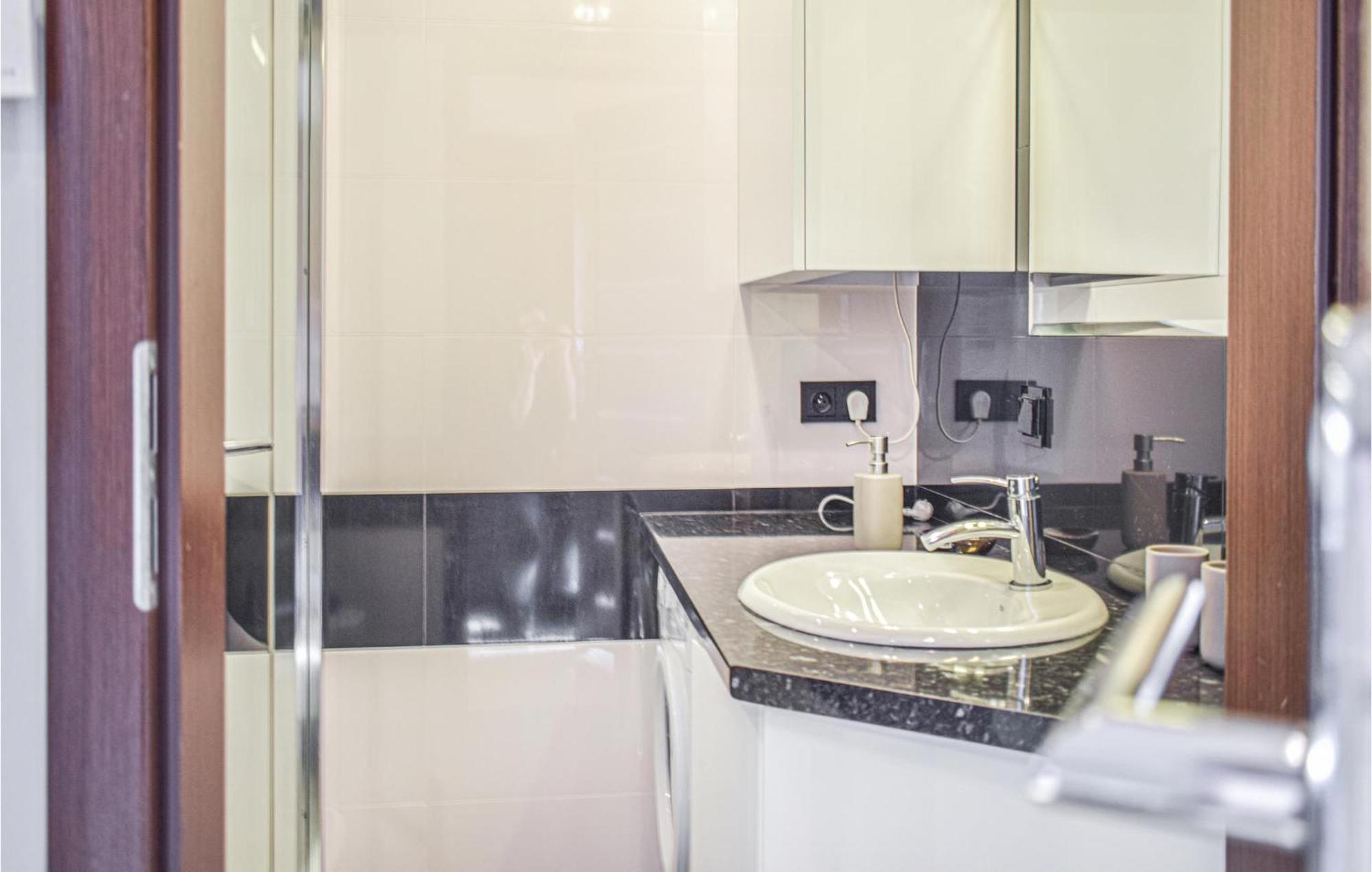 Nice Apartment In Darlowko With Wifi Bagian luar foto